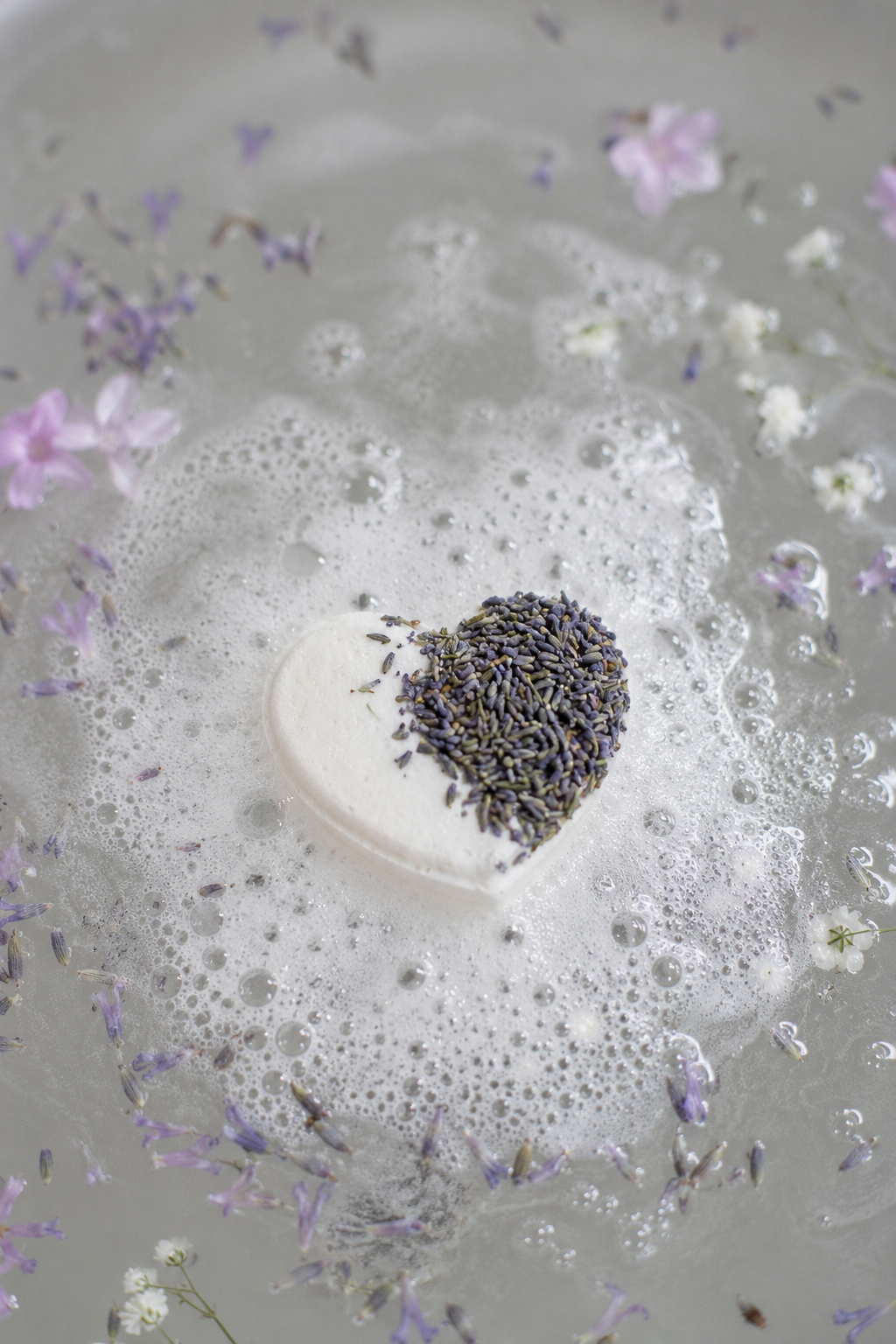 Natural Bath Bomb ( Approx. 100g)/Handmade Botanical Bath Fizzers.
